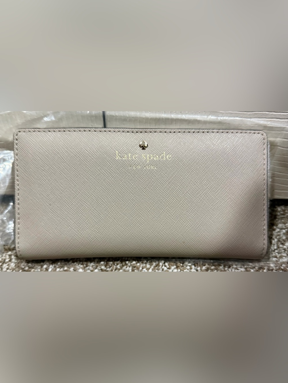 Kate Spade New York Beige Wallet w/ Logo, ID Window & Card Slots NWT